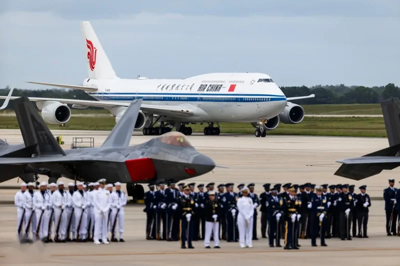 白宫国宴吃了啥?马斯克黄仁勋贝索斯兴奋现身 主桌身价破万亿