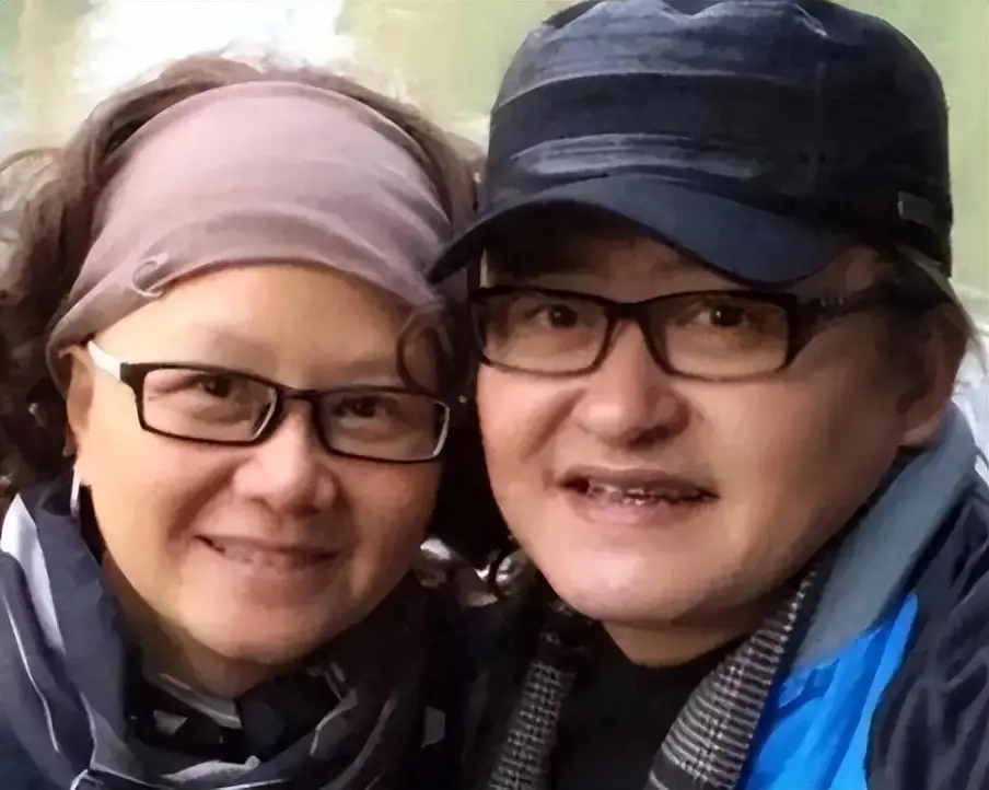 刘欢临终细节曝光！老婆卢璐和女儿刘一丝陪在身边，母女俩太痛苦