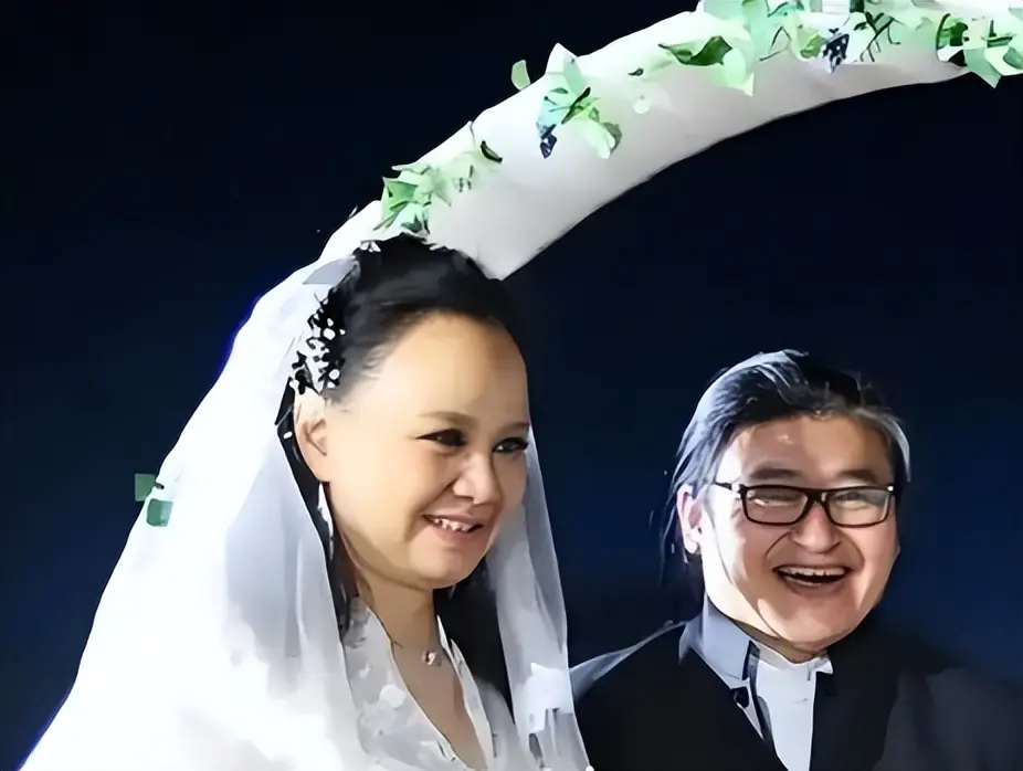 刘欢临终细节曝光！老婆卢璐和女儿刘一丝陪在身边，母女俩太痛苦