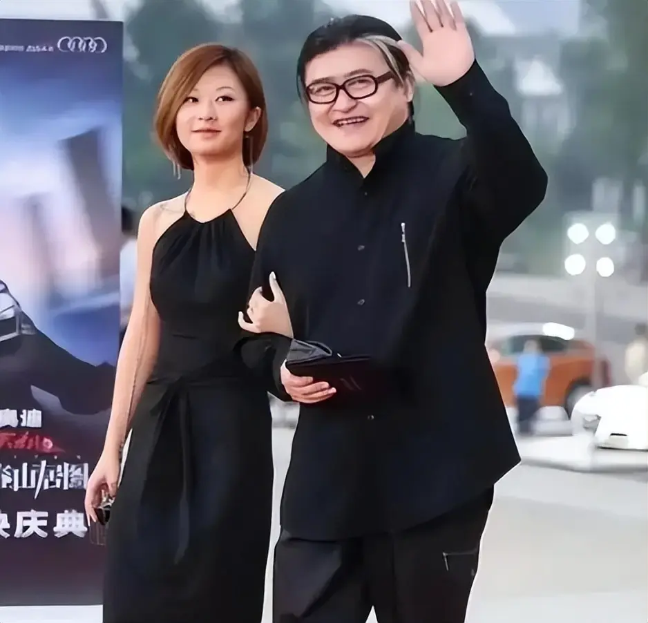 刘欢临终细节曝光！老婆卢璐和女儿刘一丝陪在身边，母女俩太痛苦