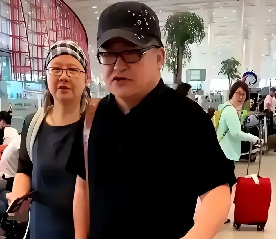 刘欢临终细节曝光！老婆卢璐和女儿刘一丝陪在身边，母女俩太痛苦