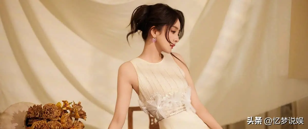 杨幂刘恺威离婚8年，小糯米12岁香港读书