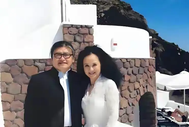 刘欢豪宅装修值千万，客厅容百人，不请保姆