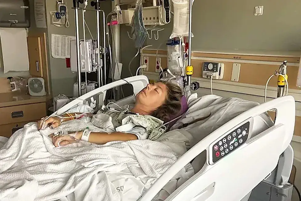 男子树上掉落砸中女子 腰部以下瘫痪