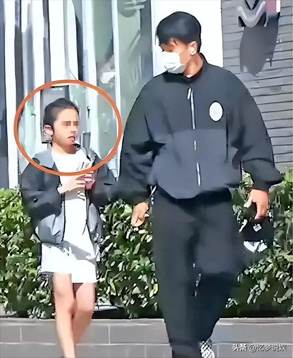 杨幂刘恺威离婚8年，小糯米12岁香港读书