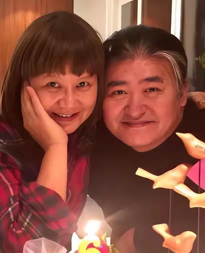 刘欢豪宅装修值千万，客厅容百人，不请保姆