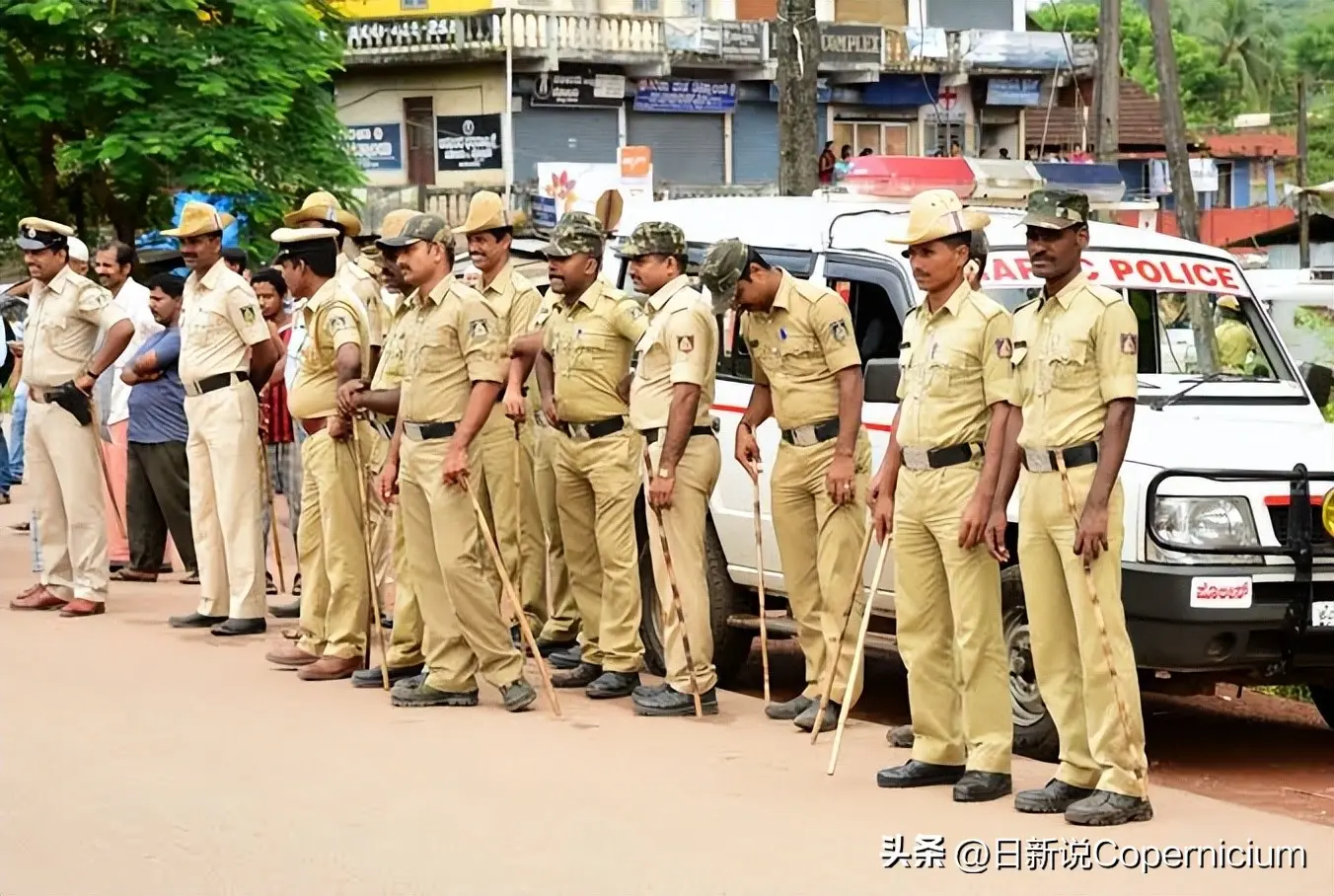 女生与男子开房身亡，凌晨2点曾打给母亲求救