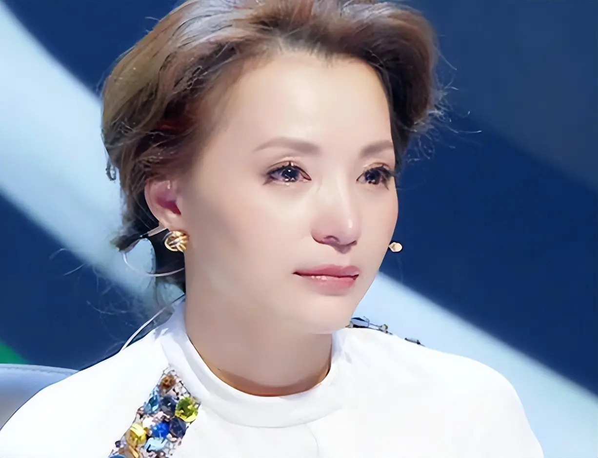 董卿复出失败，知情人曝原因：社会舆论形象差