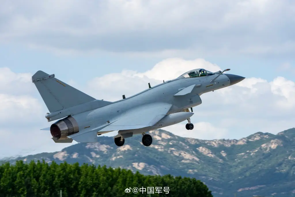 央视披露歼-35A代号“云龙”  “龙之家族”一次看清