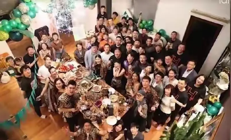 刘欢豪宅装修值千万，客厅容百人，不请保姆