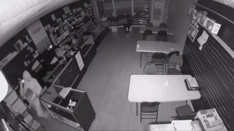 加拿大宝可梦卡盗窃潮，店主被凿壁偷2万张