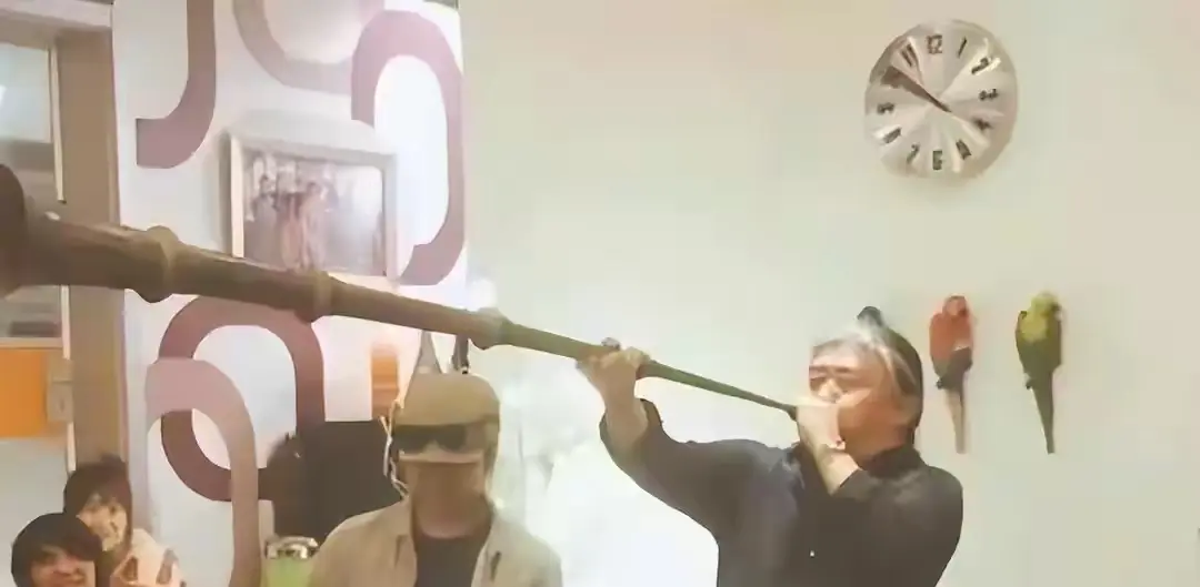 刘欢豪宅装修值千万，客厅容百人，不请保姆