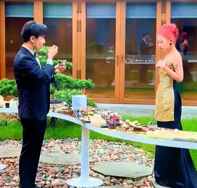 刘欢女婿长相帅气,履历优秀,难怪能娶到刘一丝