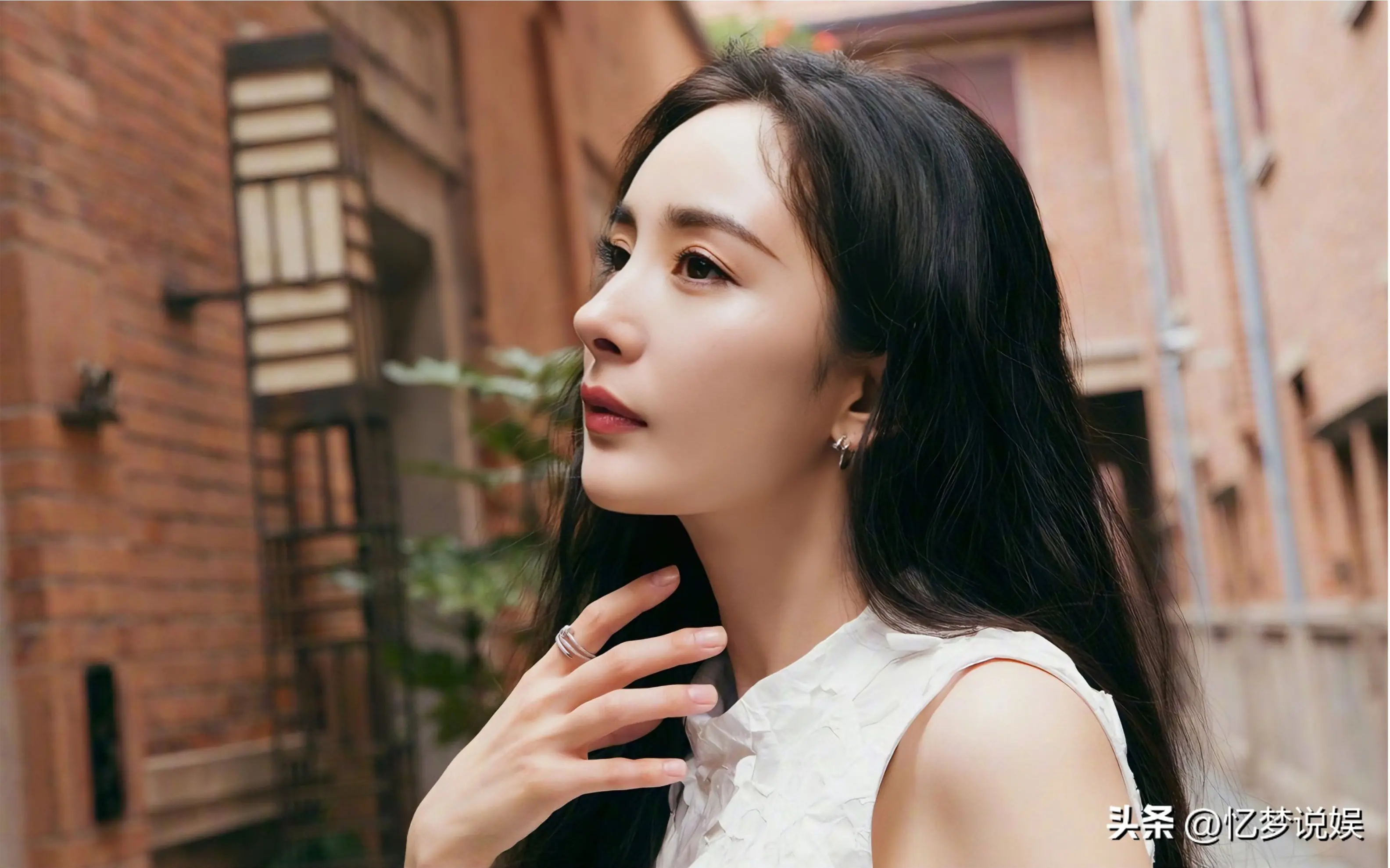 杨幂刘恺威离婚8年，小糯米12岁香港读书