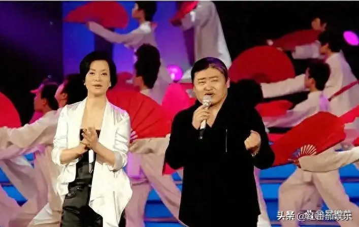 曝毛阿敏专程赴沪陪护刘欢最后一程