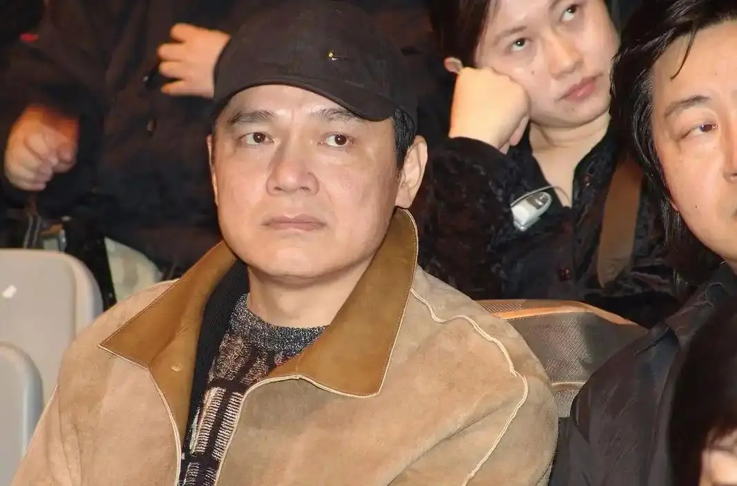 69岁申军谊半身瘫痪独自在京生活，37岁女儿至今没有成家