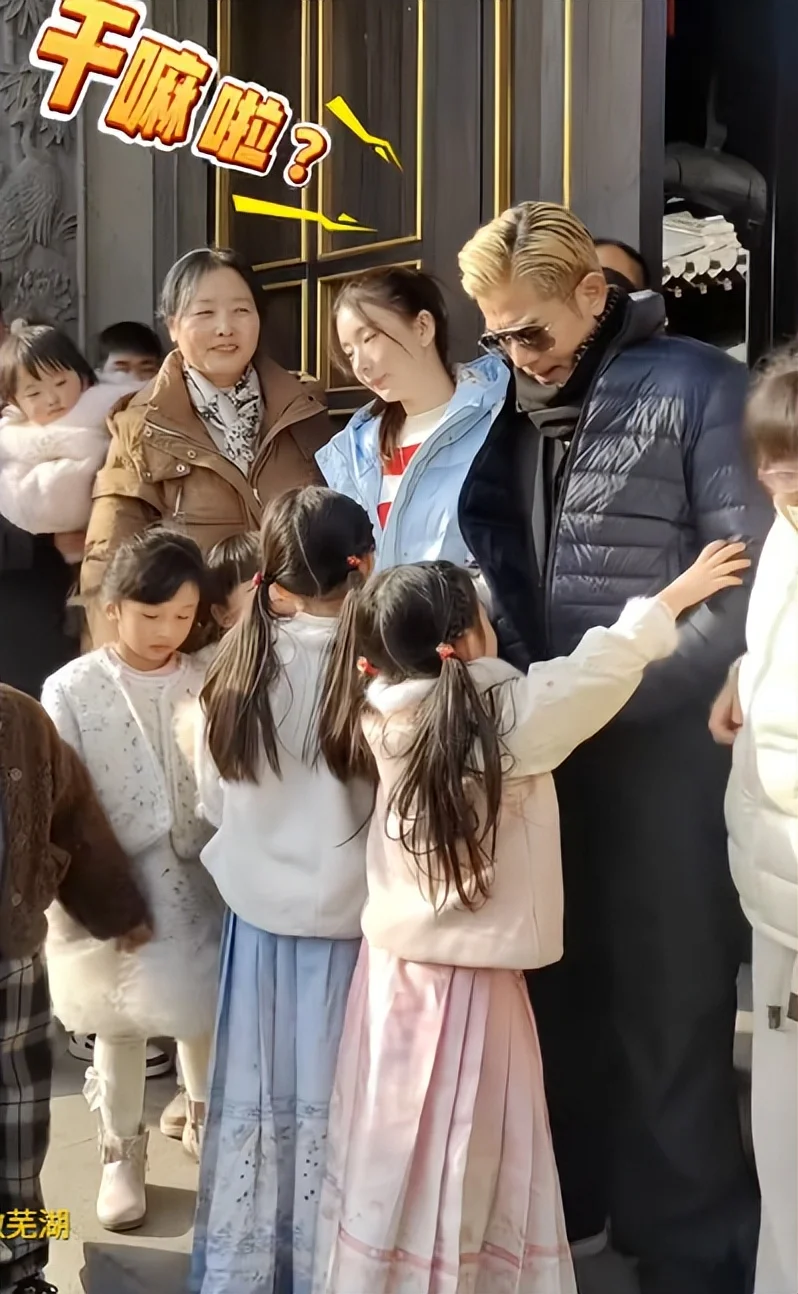郭富城深圳演唱会，两女儿首次露脸跳鲨鱼舞