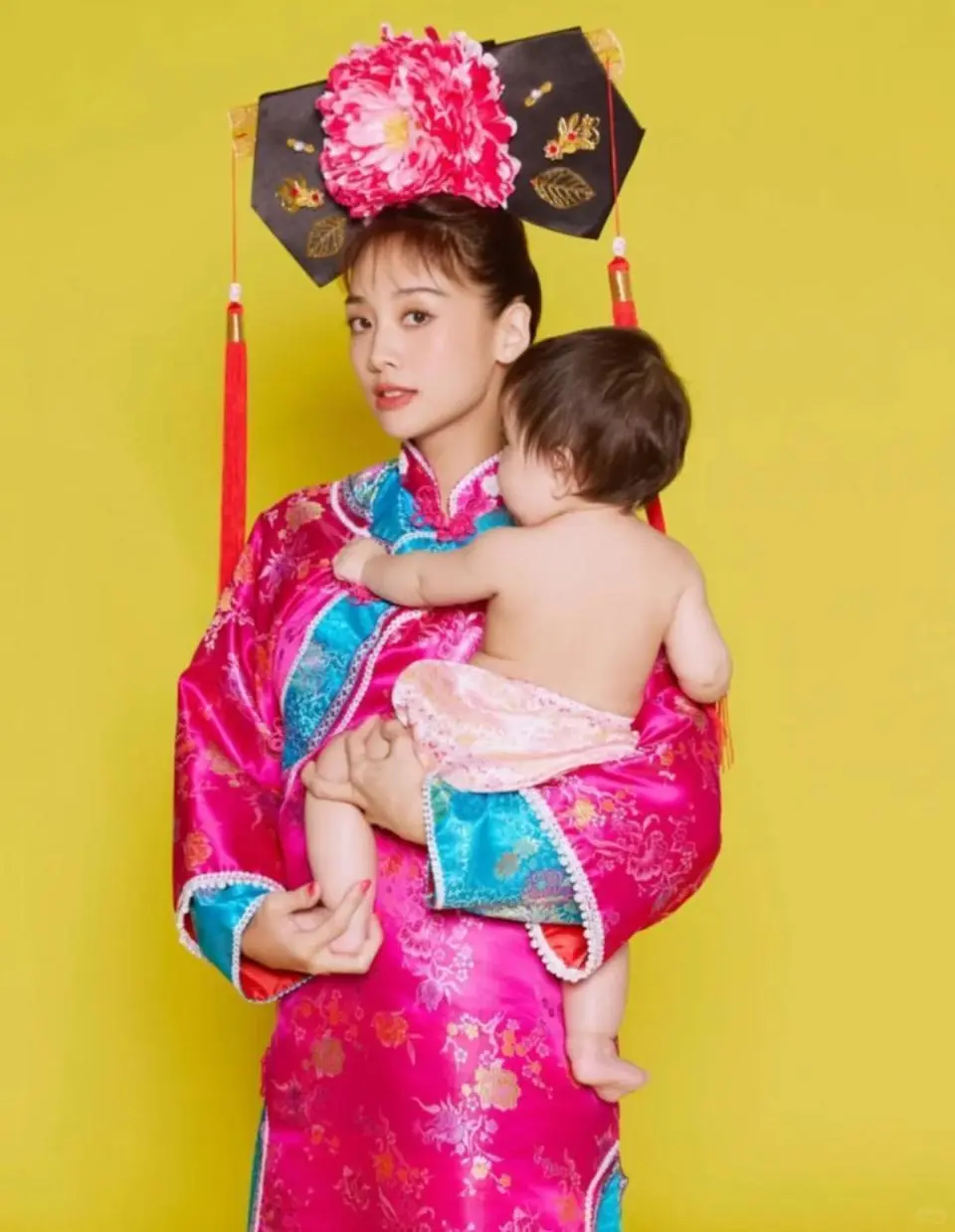 表面是“黄花大闺女”，实际却偷偷生子的女明星
