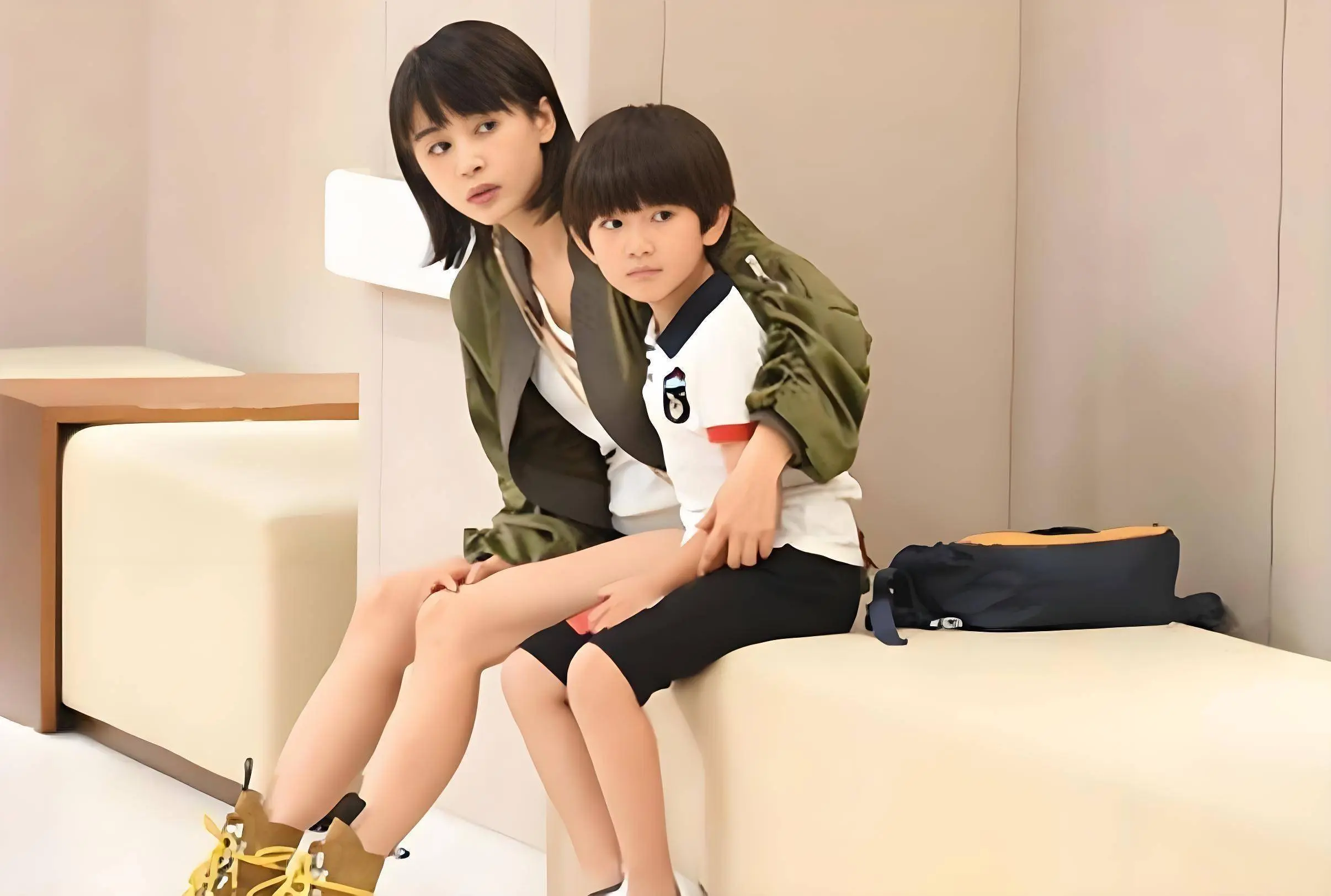 表面是“黄花大闺女”，实际却偷偷生子的女明星