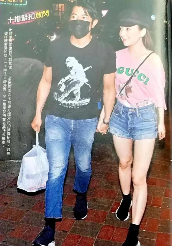 郭富城深圳演唱会，两女儿首次露脸跳鲨鱼舞