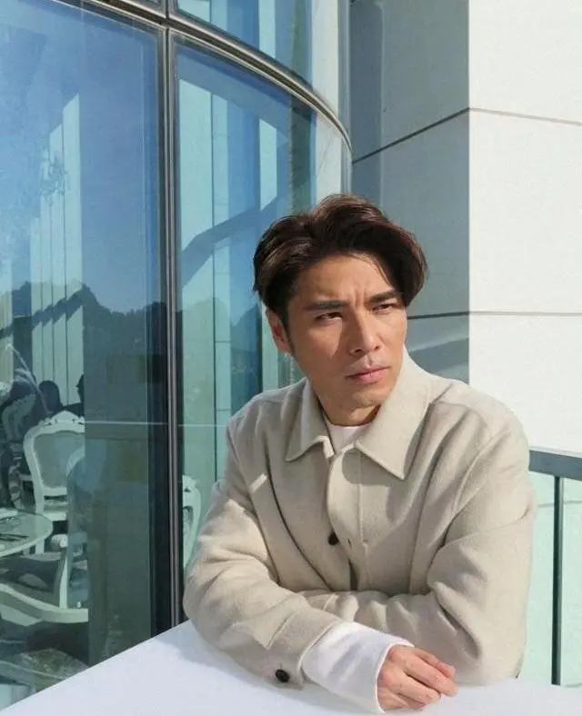 80岁秦沛：定居加拿大，很宠日本妻子
