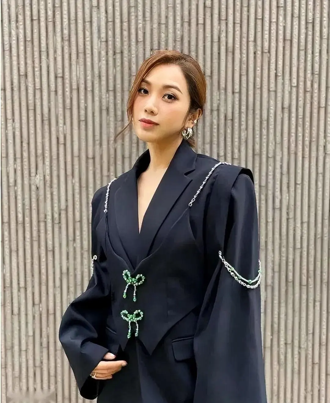 80岁秦沛：定居加拿大，很宠日本妻子