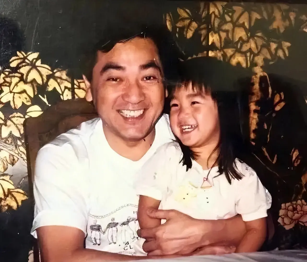 80岁秦沛：定居加拿大，很宠日本妻子