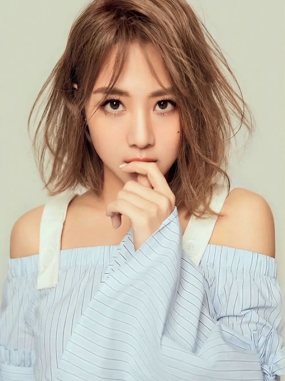 表面是“黄花大闺女”，实际却偷偷生子的女明星