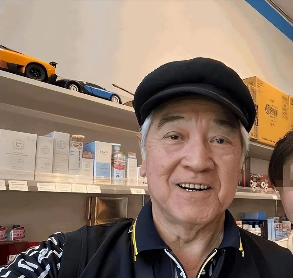 80岁秦沛：定居加拿大，很宠日本妻子