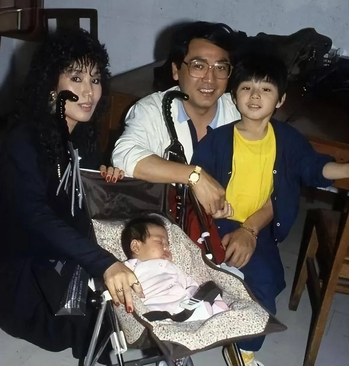 80岁秦沛：定居加拿大，很宠日本妻子