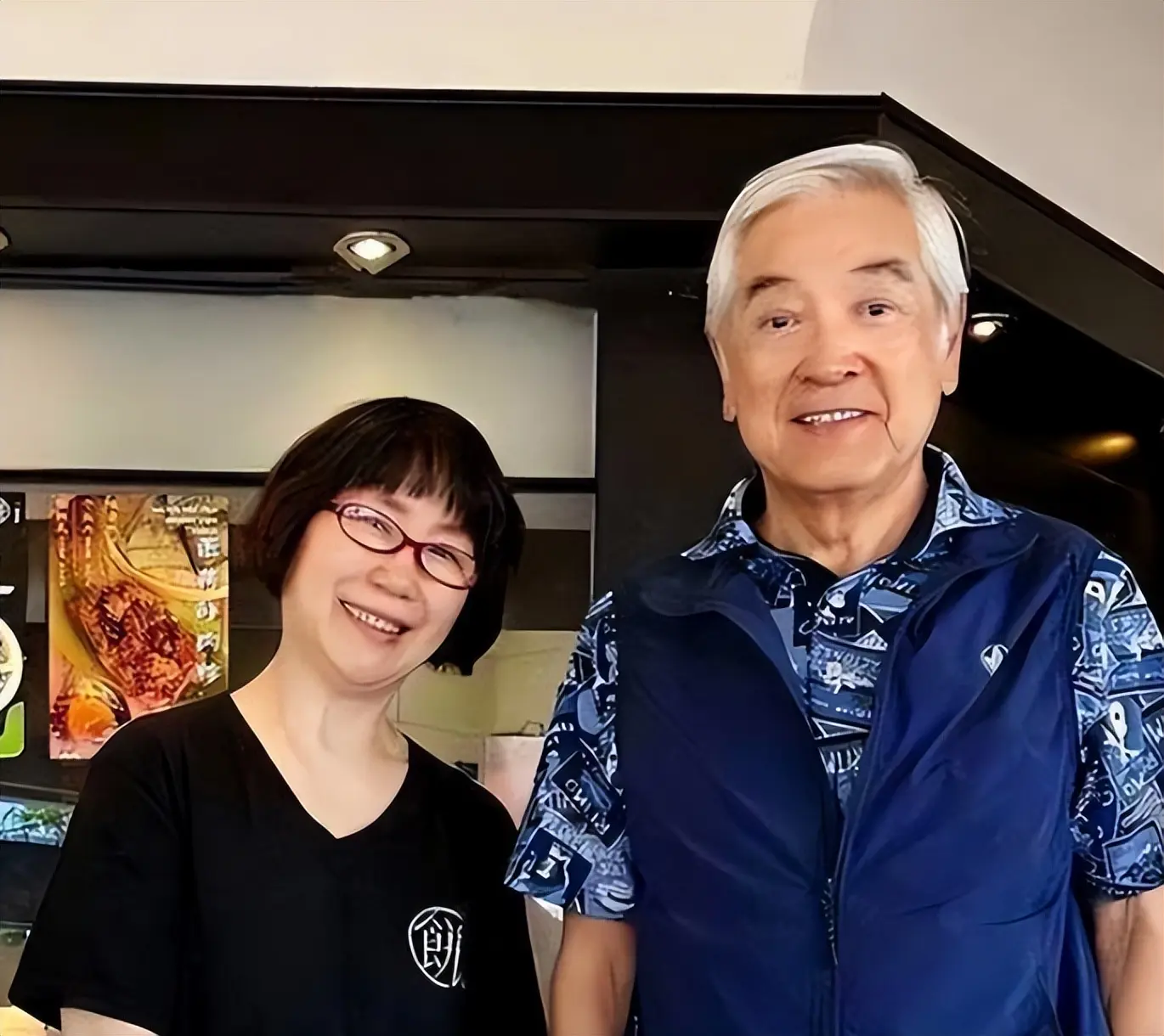 80岁秦沛：定居加拿大，很宠日本妻子
