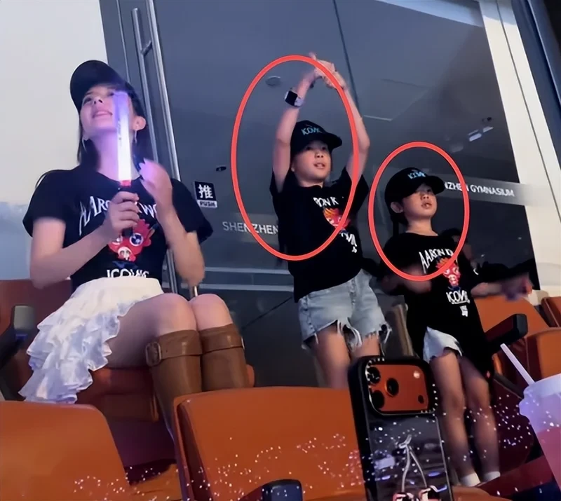 郭富城深圳演唱会，两女儿首次露脸跳鲨鱼舞
