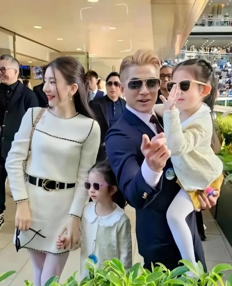郭富城深圳演唱会，两女儿首次露脸跳鲨鱼舞