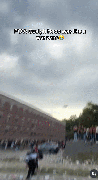 失控！安省超5000名大学生挤爆街头：防暴警察出动，现场喷胡椒水