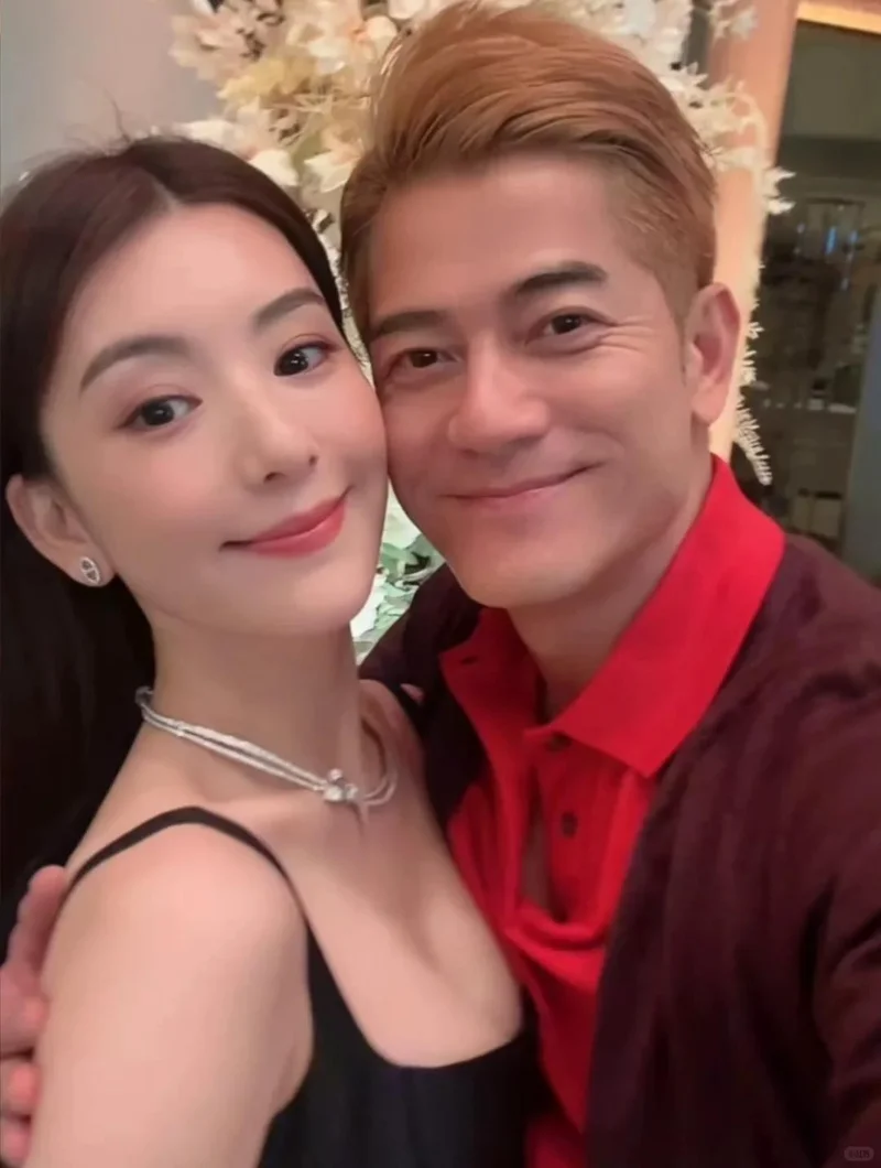 郭富城深圳演唱会，两女儿首次露脸跳鲨鱼舞