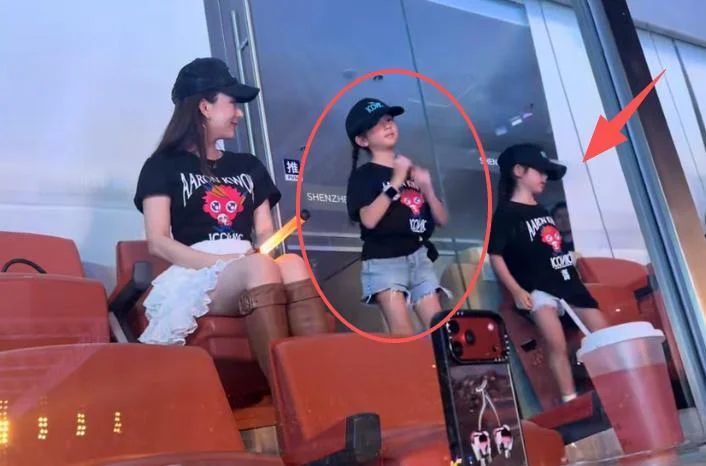 郭富城深圳演唱会，两女儿首次露脸跳鲨鱼舞