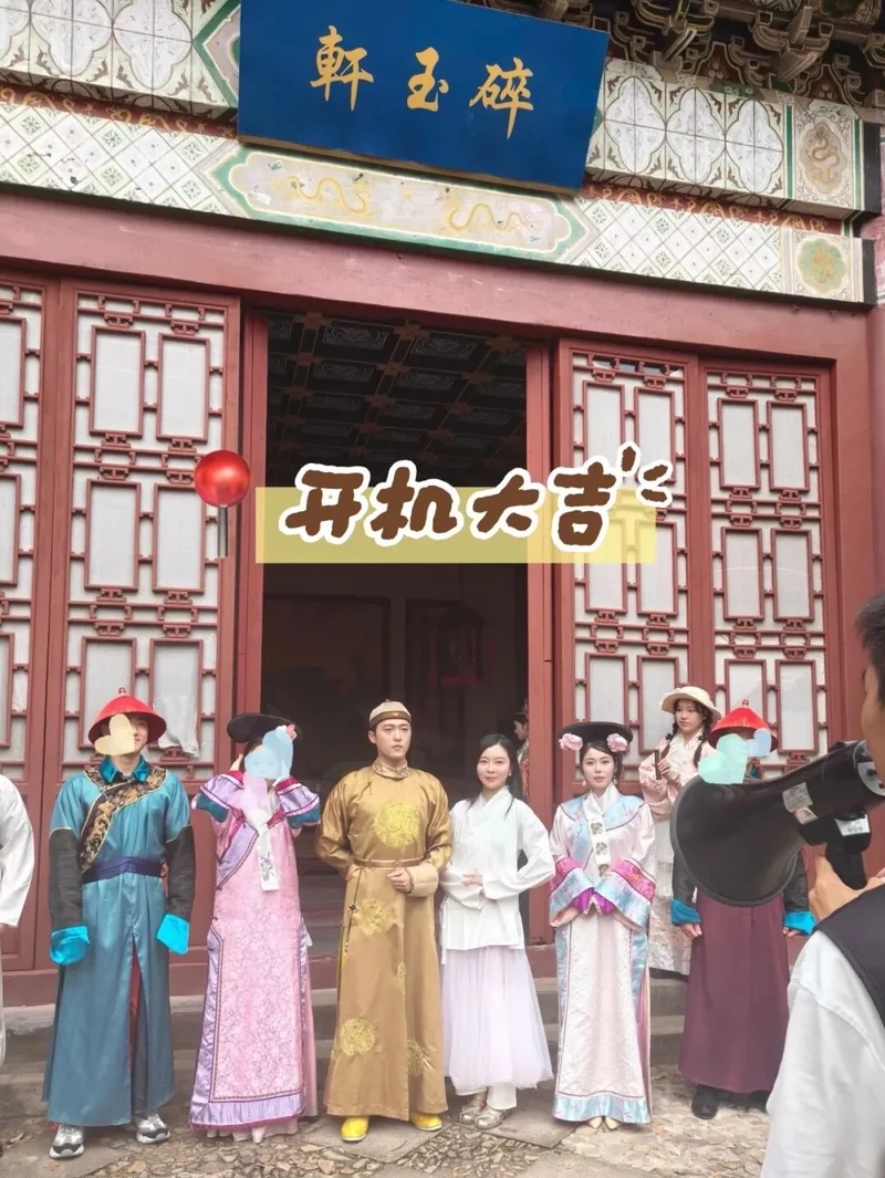 花218元全资进组的年轻人 都在横店演爽了