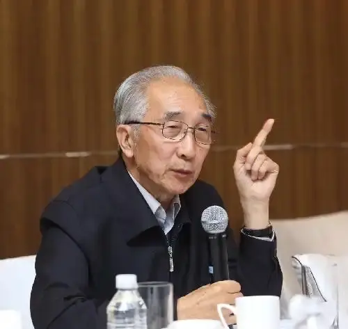 嫁大44岁老艺术家，47岁的她到底图啥？