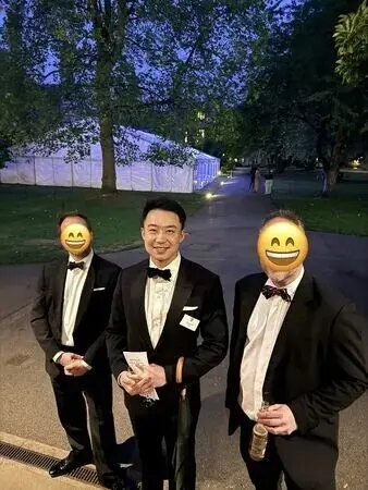 薄瓜瓜夫妇罕见同框 2人重返牛津