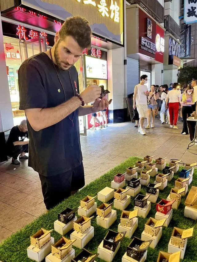 宝马都曾被晾在门口，一晚曾花掉二百万，杭州销金窟这回真冷了？