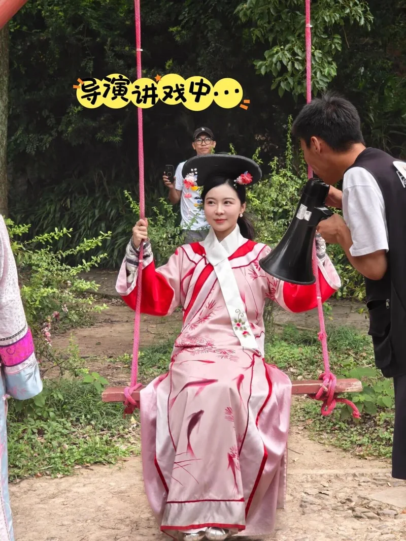 花218元全资进组的年轻人 都在横店演爽了