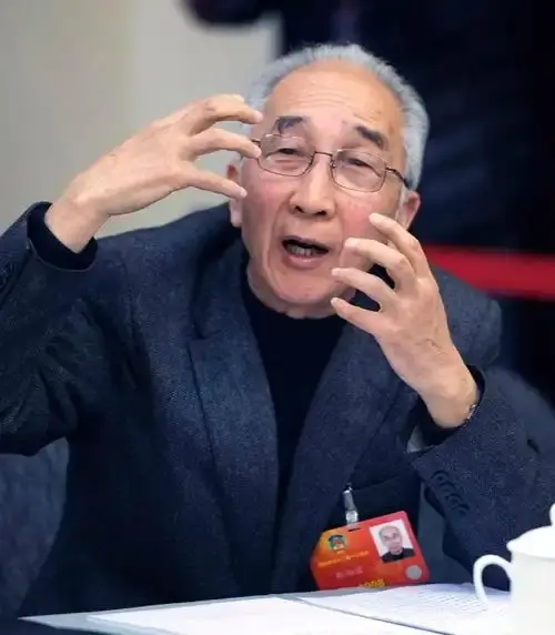 嫁大44岁老艺术家，47岁的她到底图啥？