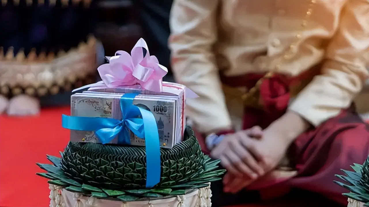 印度女工程师新婚几个月后自杀！婚礼花31万，还被逼买车