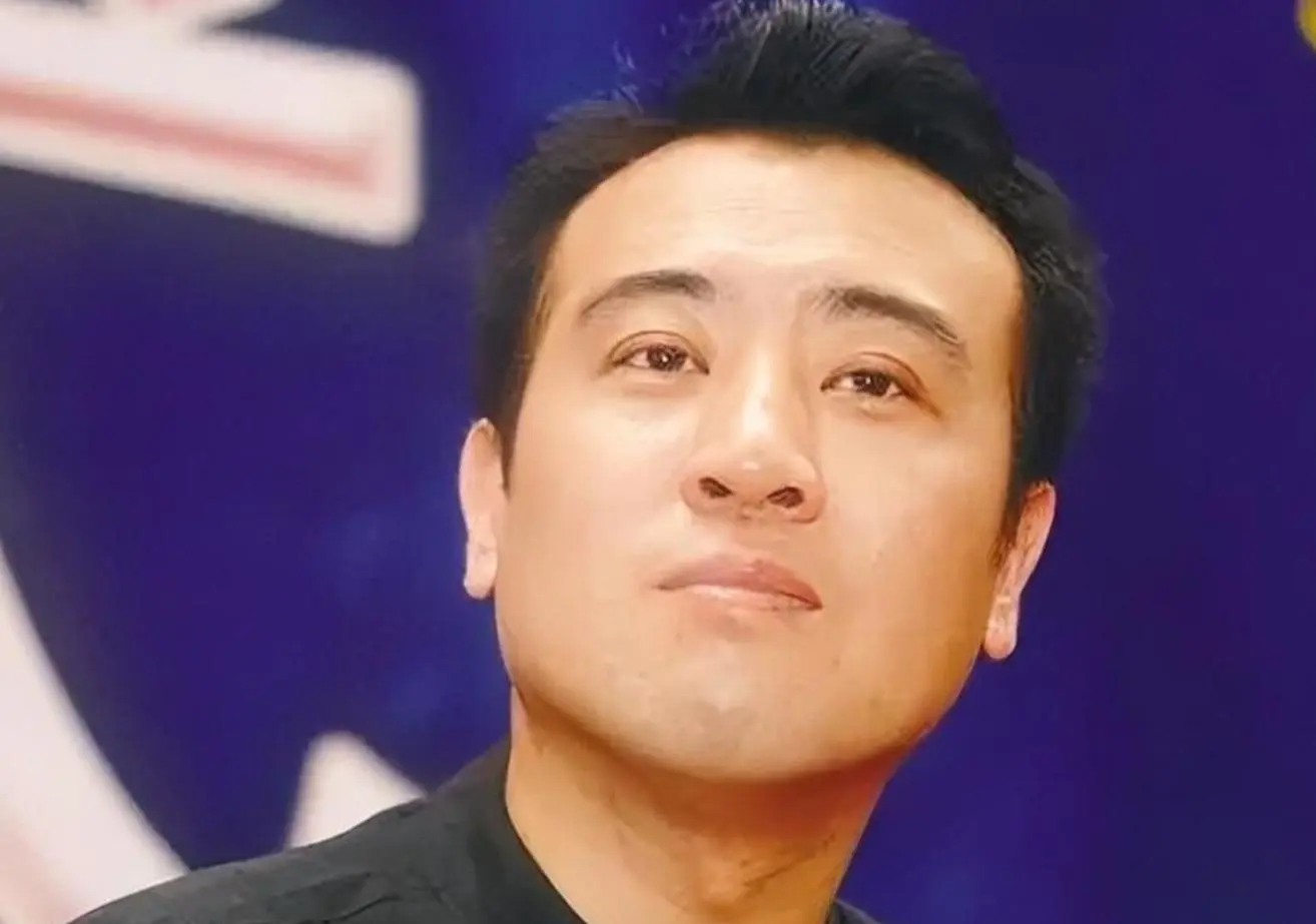 于和伟回抚顺帮三哥卖包子，给8个哥姐买房