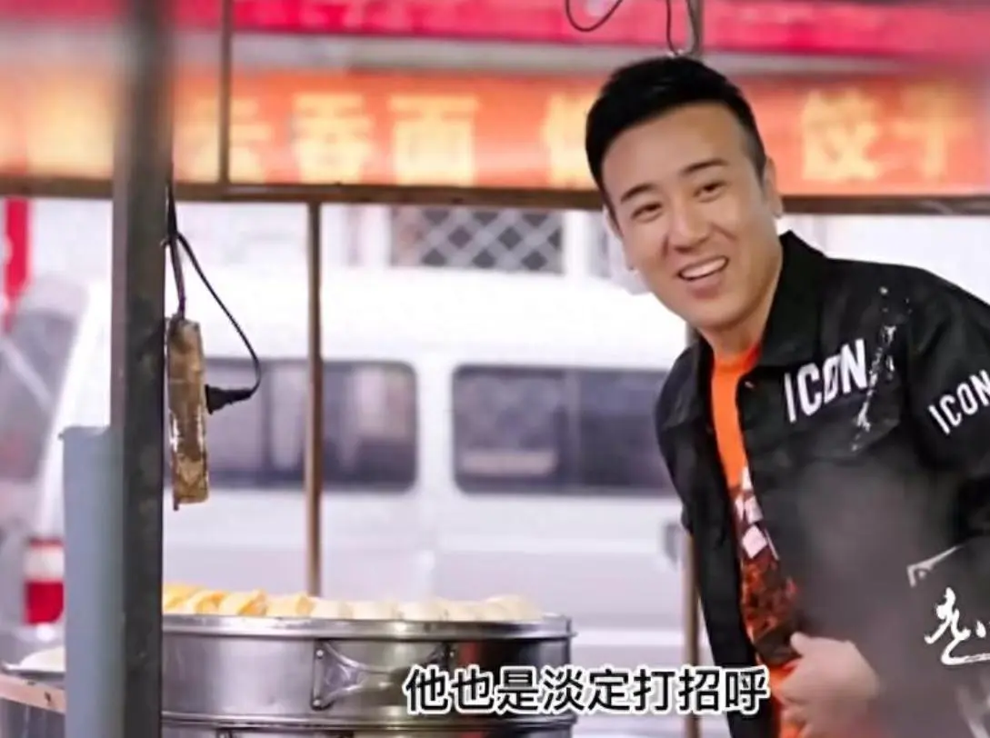 于和伟回抚顺帮三哥卖包子，给8个哥姐买房