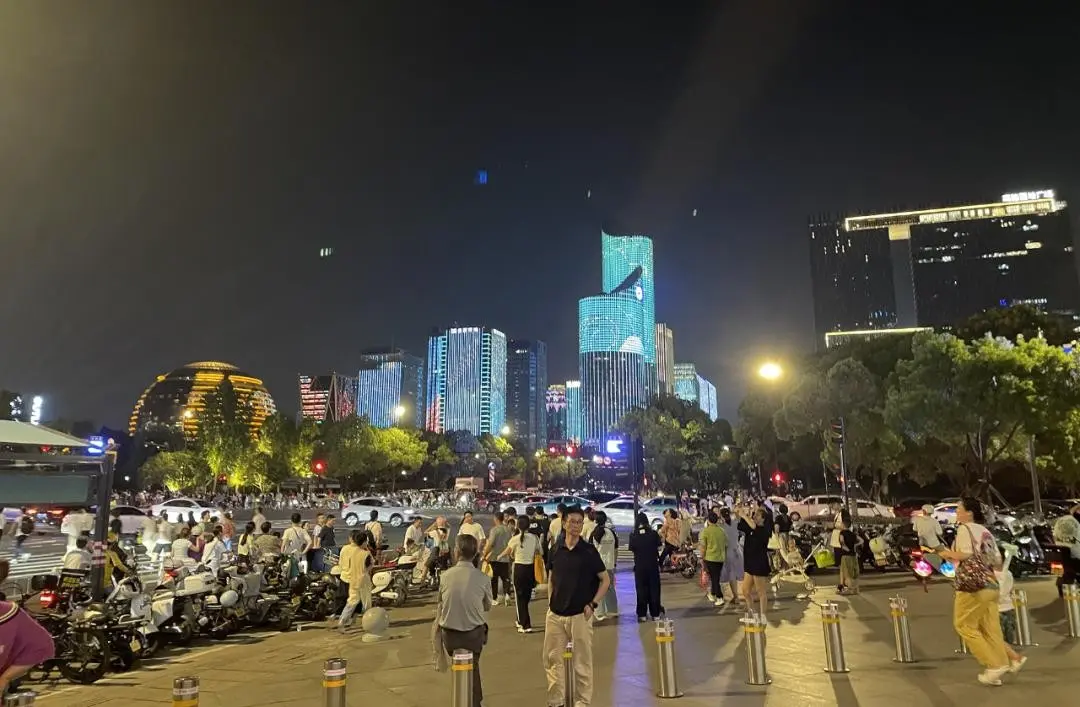 宝马都曾被晾在门口，一晚曾花掉二百万，杭州销金窟这回真冷了？