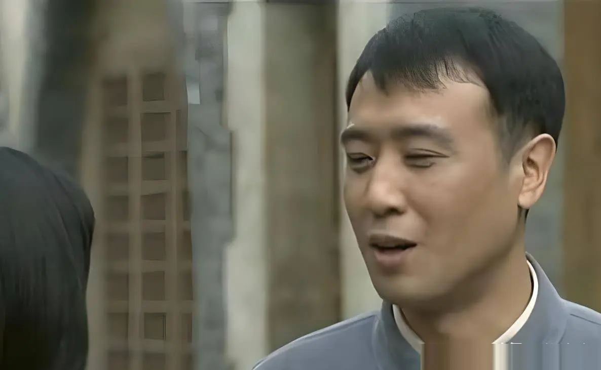 于和伟回抚顺帮三哥卖包子，给8个哥姐买房