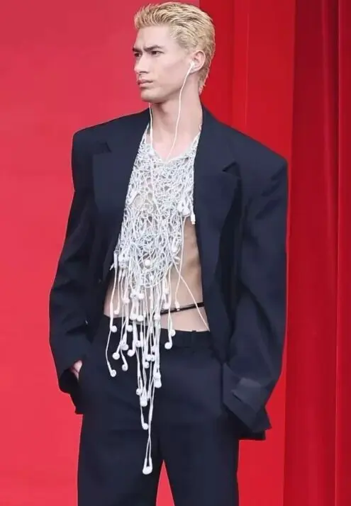 芭莎之夜:戚薇大胆,娜扎美的惊心动魄,白鹿身材好顶
