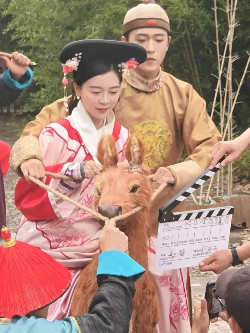 花218元全资进组的年轻人 都在横店演爽了