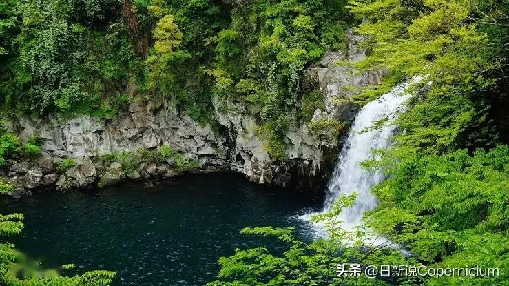 游客拍照失足溺亡 济州岛天地渊瀑布夜间关闭